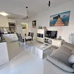 1 Apartamento *